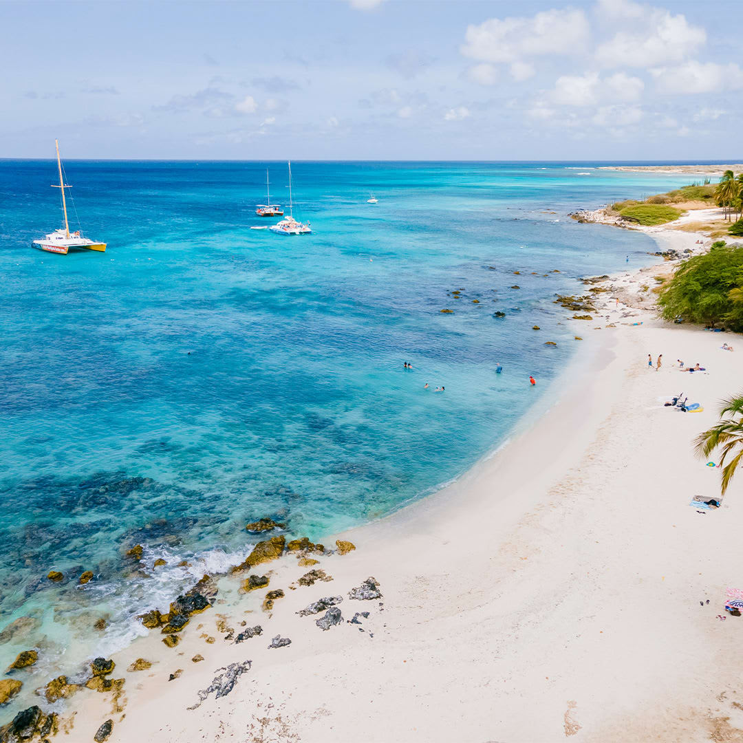 vacations45778's tweet photo. Aruba has it all, and with Viator, the adventures are endless. 🌴 Eagle Beach, Dutch-Caribbean architecture, seaside dining, golden sunsets, and crystal-clear water are just waiting to be explored. Are you ready to go? (832) 893-7142 https://t.co/2bUOexul7a