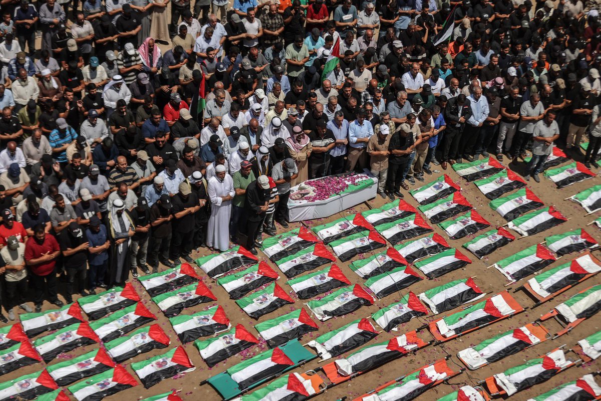 clashreport's tweet photo. Thousands of Palestinians in Gaza City held a mass funeral today for the recovered remains of 112 members of the extended Al-Hassayna and Abu Sharia families, buried together after nearly three years under rubble. 

The deaths trace to Israeli airstrikes in November 2023 on residential buildings in Gaza City's Sabra neighbourhood, where the Bedouin clan had sheltered early in the war. 

Palestinian authorities say around 308 clan members were killed.

Roughly 157 still missing at the site.