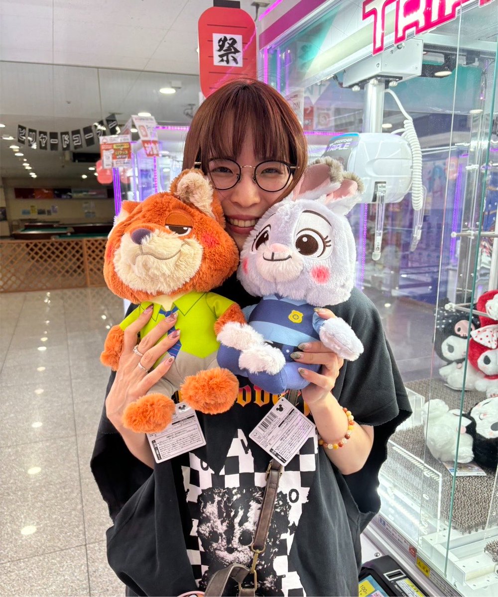 pss_macaron's tweet photo. みんなUFOキャッチャー猛者すぎ
ジュディ&amp;ニックGETしてもろた〜〜〜🥰

(キャッチと写真をキメたひと：照さん) https://t.co/Zyzxqy8EKE