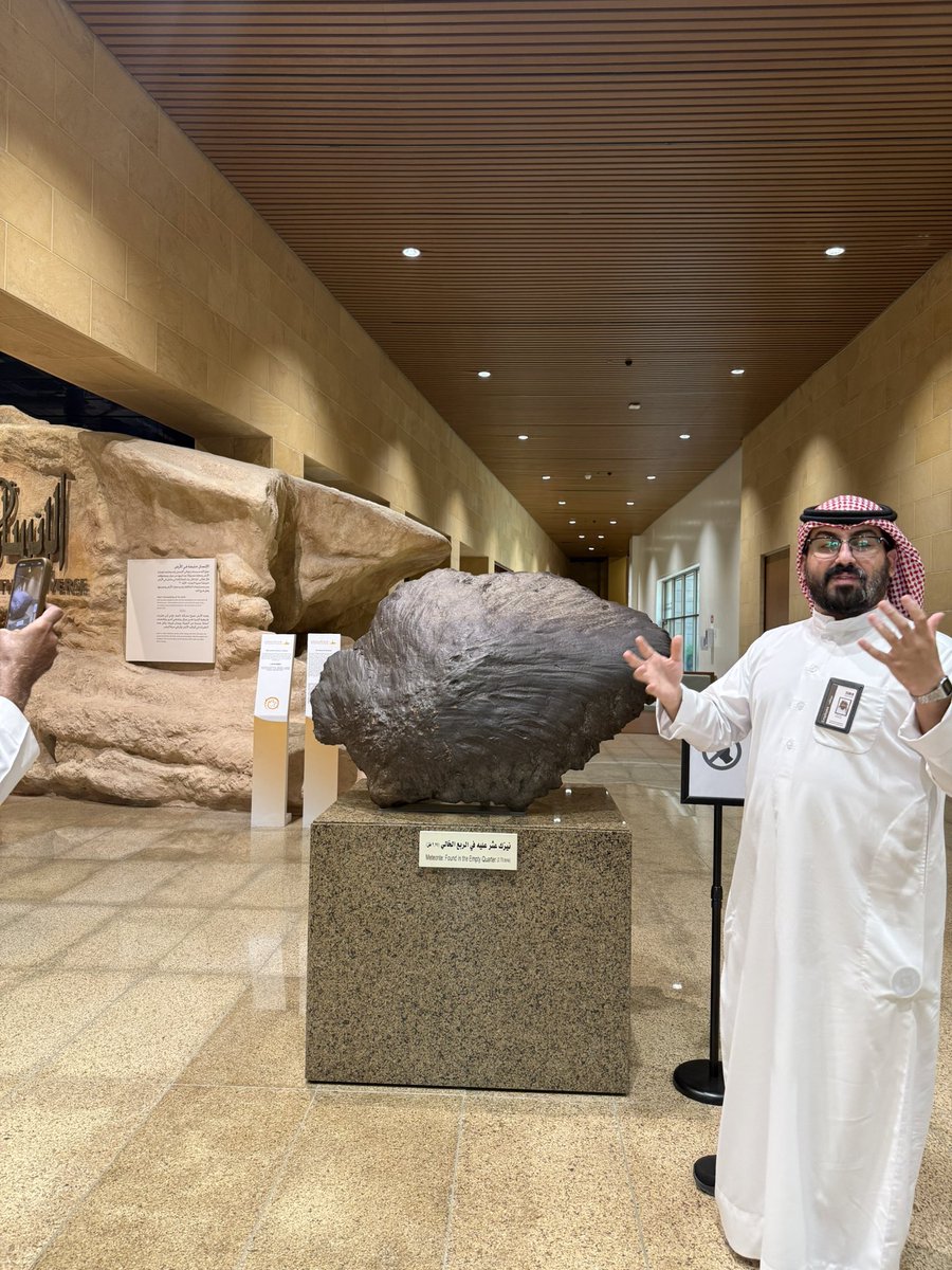 Artartistclub's tweet photo. يسر نادي (فن وفنانين) إدارةً وأعضاءً ، أن يعرب عن خالص امتنانه لإدارة ومنسوبي المتحف الوطني؛ على حسن الاستقبال والتنظيم المتميز للجولة الخاصة لزيارة المتحف لهذا اليوم. ✨🇸🇦
نخص بالشكر أ.  محمد التميمي

#المتحف_الوطني #فن_وفنانين #ثقافة 
@SaudiMuseum https://t.co/ZmUUanspNZ