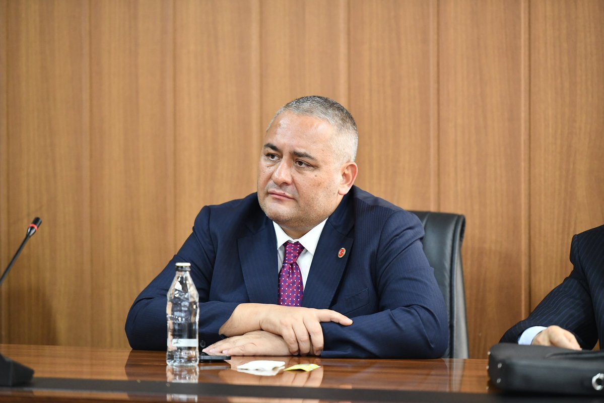 OzarslanMesut's tweet photo. AK Parti İl Başkanlığımızda düzenlenen Belediye Başkanları Toplantısı’na katıldık.

Şehrimizin geleceği, hemşehrilerimizin refahı ve yerel yönetim hizmetlerimizi daha da ileriye taşımak adına sürdürdüğümüz çalışmaları ele aldık. 

Birlik ve beraberlik içerisinde Ankara’mız memleketimiz için çalışmaya kararlılıkla devam ediyoruz.

@AkpartiAnkara @hakanhanozcan