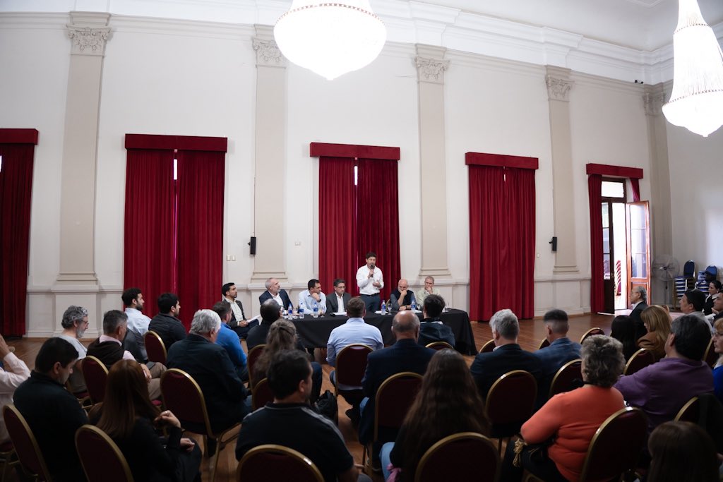 FedericoRBazan1's tweet photo. Desde Sinergia Argentina impulsamos un espacio de diálogo plural junto a la sociedad civil, la Iglesia, el sector privado, universidades, gremios y emprendedores. Estamos convencidos de que escucharnos y construir consensos es el camino para el desarrollo de políticas públicas. https://t.co/8KcO7z3Qj5
