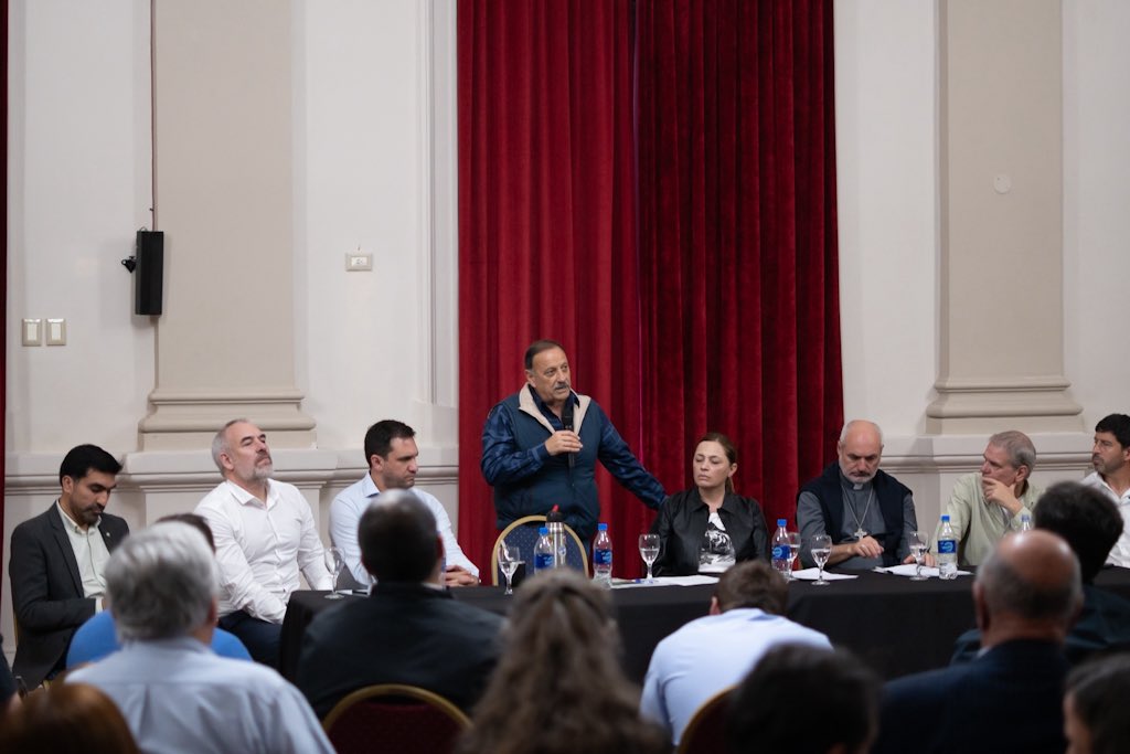 FedericoRBazan1's tweet photo. Desde Sinergia Argentina impulsamos un espacio de diálogo plural junto a la sociedad civil, la Iglesia, el sector privado, universidades, gremios y emprendedores. Estamos convencidos de que escucharnos y construir consensos es el camino para el desarrollo de políticas públicas. https://t.co/8KcO7z3Qj5