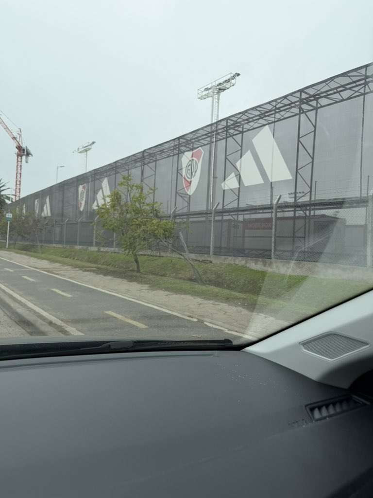 santigrizas19's tweet photo. Vine a buscar a Matías Viña para jugar el sábado en Victoria.
Prohibida la visita a Galoppo, Salas fue trasladado al penal séptimo de Mendoza y Pezzella no habla sin su abogado presente.

Los reclusos de Cantilo, continuará.. https://t.co/7ccflDDn1h