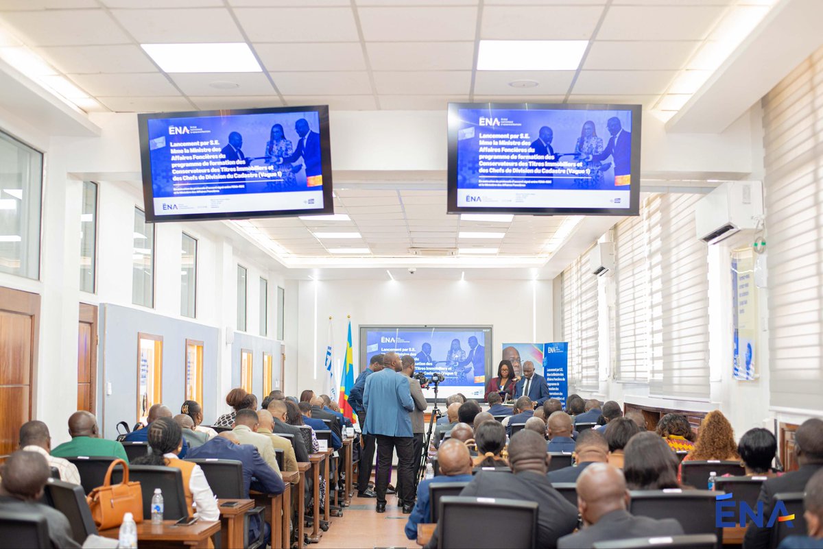 EnaRDC_Officiel's tweet photo. Ce mardi 04 août 2026, sur le campus de l’ENA-RDC, S.E. Mme @oneige_nsele, Ministre des Affaires foncières, a procédé au lancement de la première vague du programme de formation par l’ENA-RDC des 50 Conservateurs des Titres Immobiliers et des Chefs de Division du Cadastre.

Financé par ONU-Habitat, ce programme est mis en œuvre dans le cadre du protocole d’accord signé le 30 juillet 2026 entre le Ministère des Affaires foncières et l’ENA-RDC. Il accompagne la mise en œuvre de la nouvelle loi foncière du 30 décembre 2025, qui érige le foncier en levier stratégique de développement, en formant les femmes et les hommes qui portent la réforme.