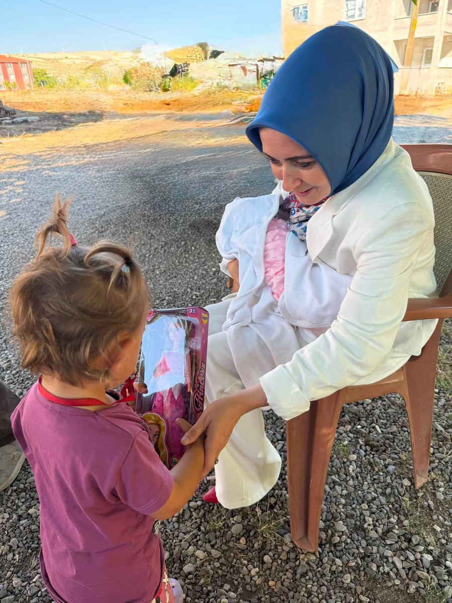akkadincankirii's tweet photo. 📍Esentepe Mahallesi

İl Yönetim Kurulu Üyemiz Kezban Ermiş’i, dünyaya gözlerini açan kıymetli torunu vesilesiyle hayırlı olsun ziyaretinde bulunduk.

Rabbim yavrumuza sağlık, huzur ve hayırlı, bereketli bir ömür nasip eylesin. https://t.co/tjnNOJH4RM