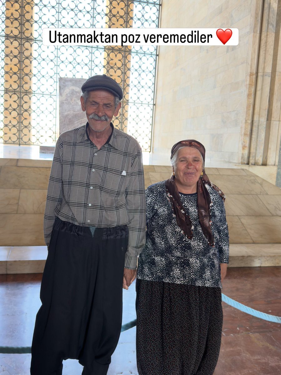 ozlemozum's tweet photo. Güzel ailenin fotoları benim de sayfamda olsun. Baktıkça içim açılsın, içiniz açılsın. En güzel yerde, o güzel insanlar. Atam bu ülkeyi çocuklara, gençlere emanet etti. ☀️ Ne mutlu size 🧿 https://t.co/1szsflfNzz