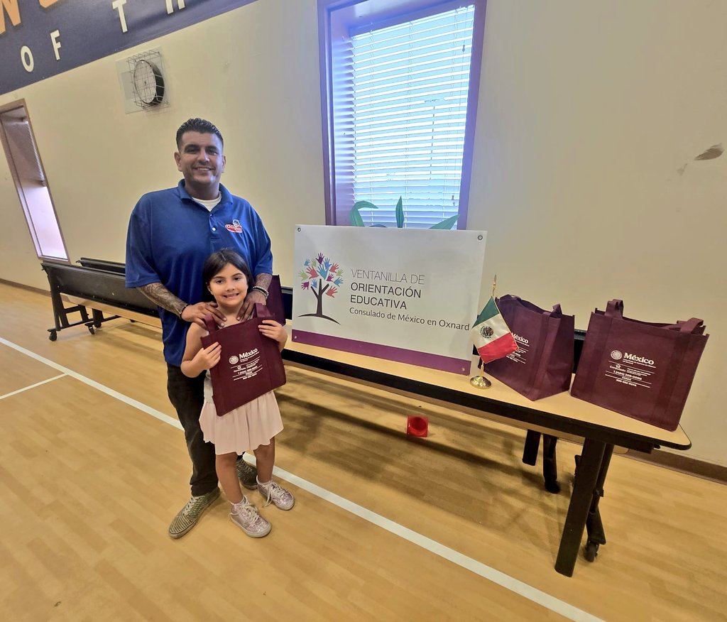 ConsulMexOxn's tweet photo. 📚En el marco de la 9ª Semana Binacional de Educación #SBE 2026, visitamos la reunión de padres de familia en la #Lemonwood Elementary School de #Oxnard 

Acercamos información sobre los servicios del Consulado y de la #VOE, brindando orientación educativa a nuestra comunidad🇲🇽🎓 https://t.co/m9wj3rQeVu