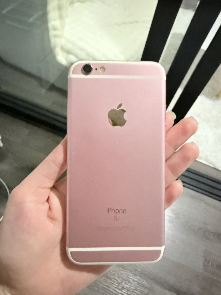 natt24285's tweet photo. ส่งต่อ Ip ของเค้าเอง 500 Baht รส นัดรับแถวสุขุมวิทได้ ขอดูรูปเพิ่มเติมได้ค่ะ เครื่องใช้งานได้ปกติไม่มีปัญหา ไม่เคยผ่านการซ่อมหรือเปลี่ยนแบต 

#ส่งต่อ #ส่งต่อไอโฟน #ส่งต่อโทรศัพท์ #ส่งต่อiphone #iphoneมือสอง https://t.co/fijqpSK3V5