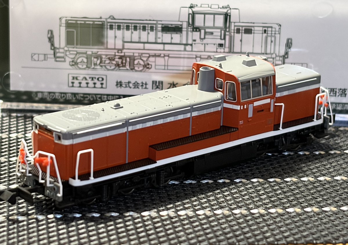 Rohdea32141's tweet photo. 初めての鉄道模型はKATO製 DE10
なんて細かいの！
ちなみにレールはまだない😊

#DE10 #暖地型 #de10形ディーゼル機関車 #KATO #鉄道模型 #Nゲージ https://t.co/jsGzGxUtC9