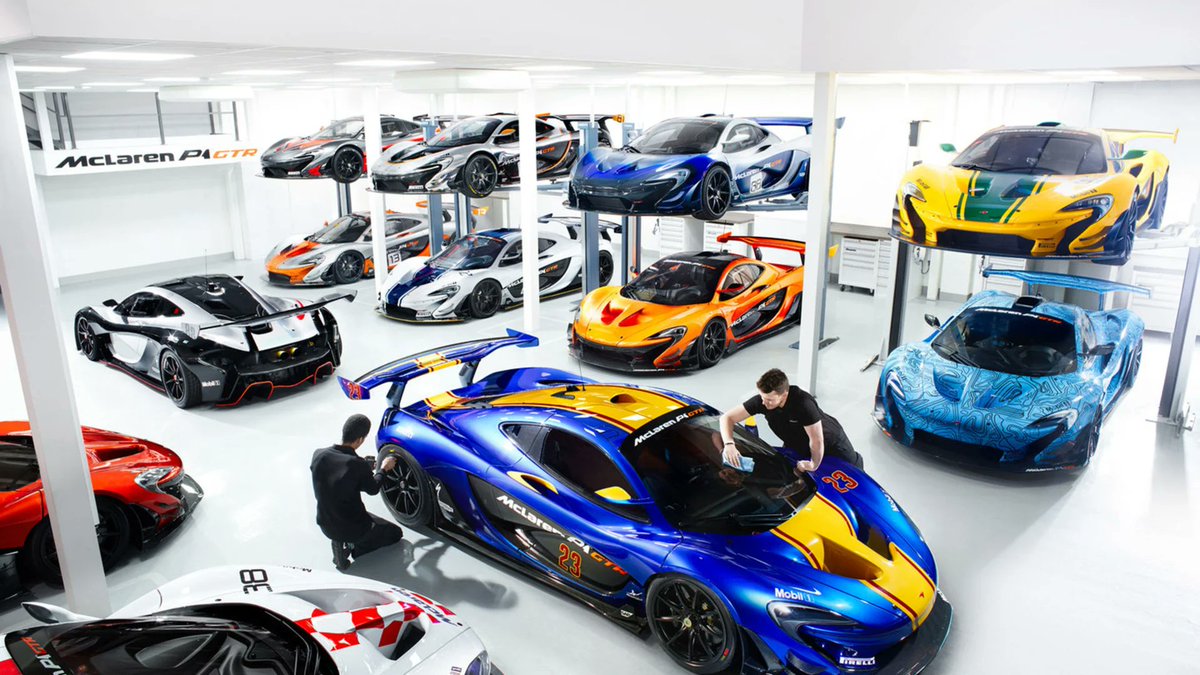 Classiche_GT's tweet photo. これP1 GTRが製造されて間もなくマクラーレンが公開したワークショップの写真なんだけど、このFINAカラーの個体って多分この写真以外表に出てないよね？

未だにどこかで眠ってるのか、それとも別のカラーに塗りなおされたのか。非常に気になる。 https://t.co/j9FiqkaewP