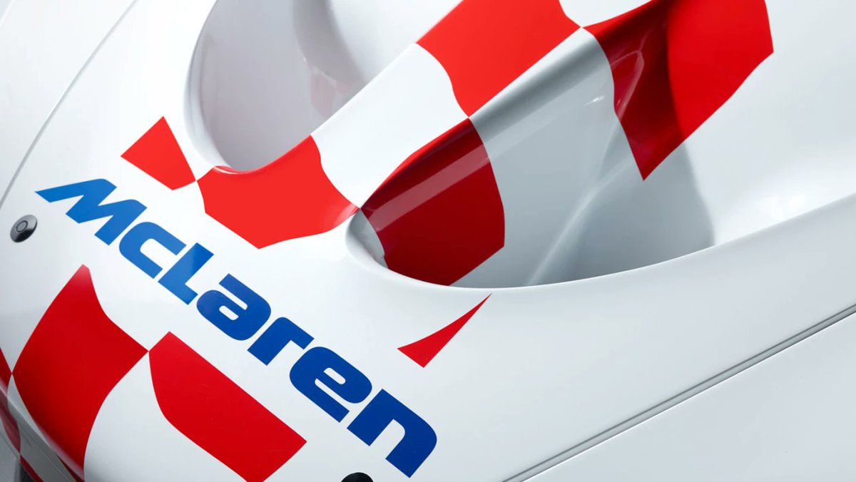 Classiche_GT's tweet photo. これP1 GTRが製造されて間もなくマクラーレンが公開したワークショップの写真なんだけど、このFINAカラーの個体って多分この写真以外表に出てないよね？

未だにどこかで眠ってるのか、それとも別のカラーに塗りなおされたのか。非常に気になる。 https://t.co/j9FiqkaewP