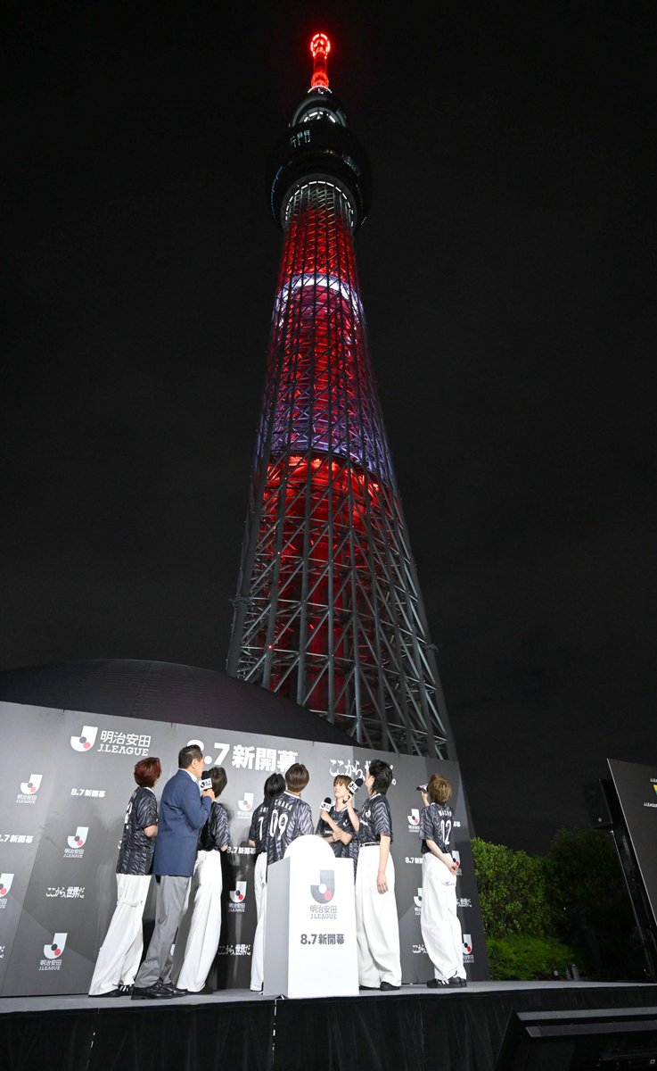 tochu_sports's tweet photo. Travis Japan、Ｊリーグスペシャルアンバサダーとしてスカイツリー点灯式に登場
＃TravisJapan 
＃トラジャ
＃Jリーグ
＃東京スカイツリー

＃東京中日スポーツ
＃中日スポーツ　https://t.co/Y6dJMfsCid https://t.co/tPFwAxWG2q