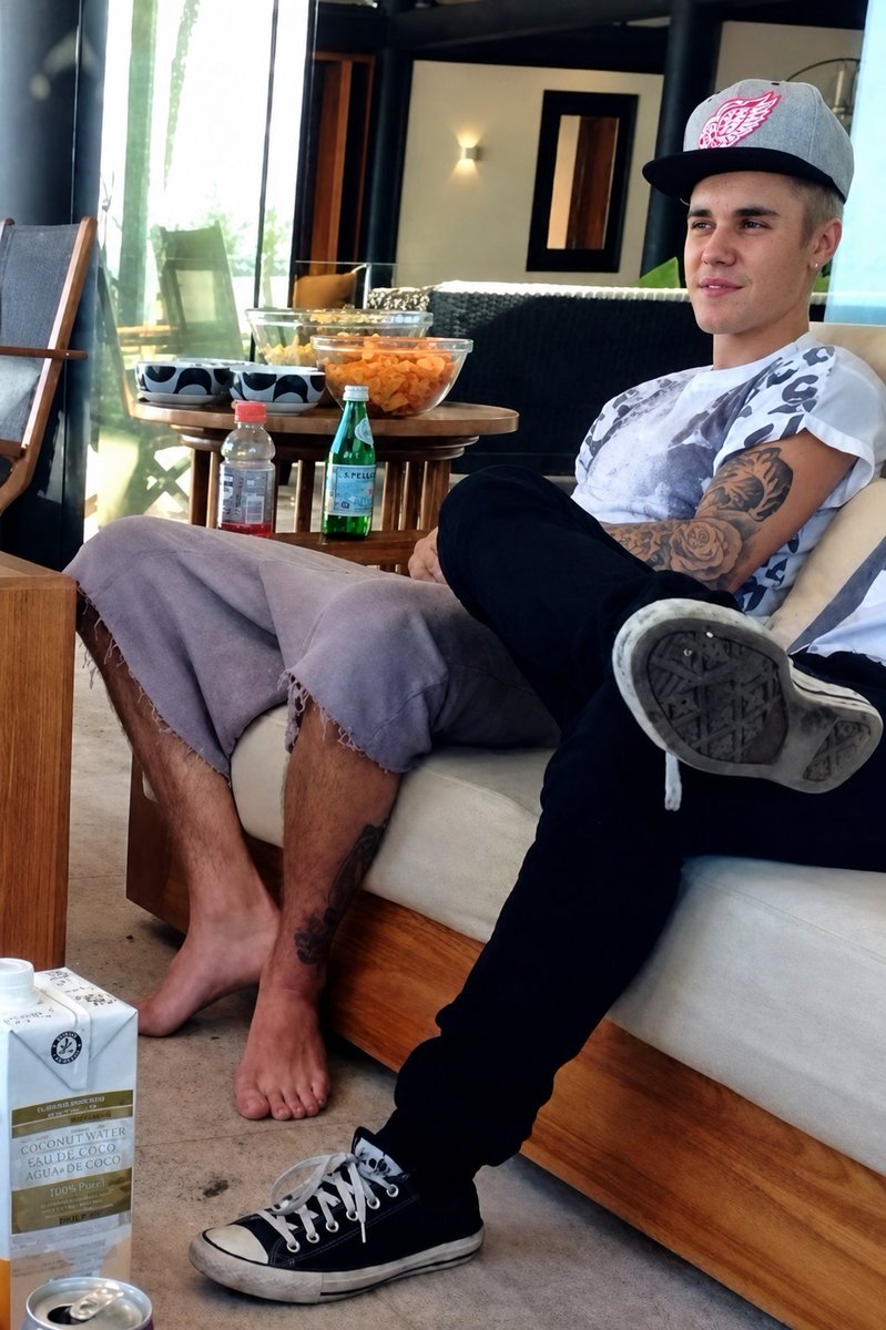bieberbarefoot's tweet photo. 🫦🫦🫦 https://t.co/cfU3tmDbYZ