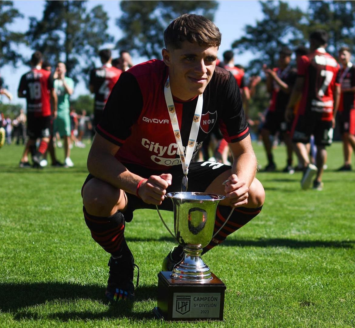 cabrerahercap's tweet photo. ATENCIÓN:
👉🏿Valentino Torrente es nuevo jugador de La Calera de Chile
👉🏿El lateral izquierdo, sin chances en la primera, firmó en el país trasandino
👉🏿La institución del Parque Independencia realizó un convenio por el cual se quedará con un porcentaje https://t.co/PcNpI7DPCG