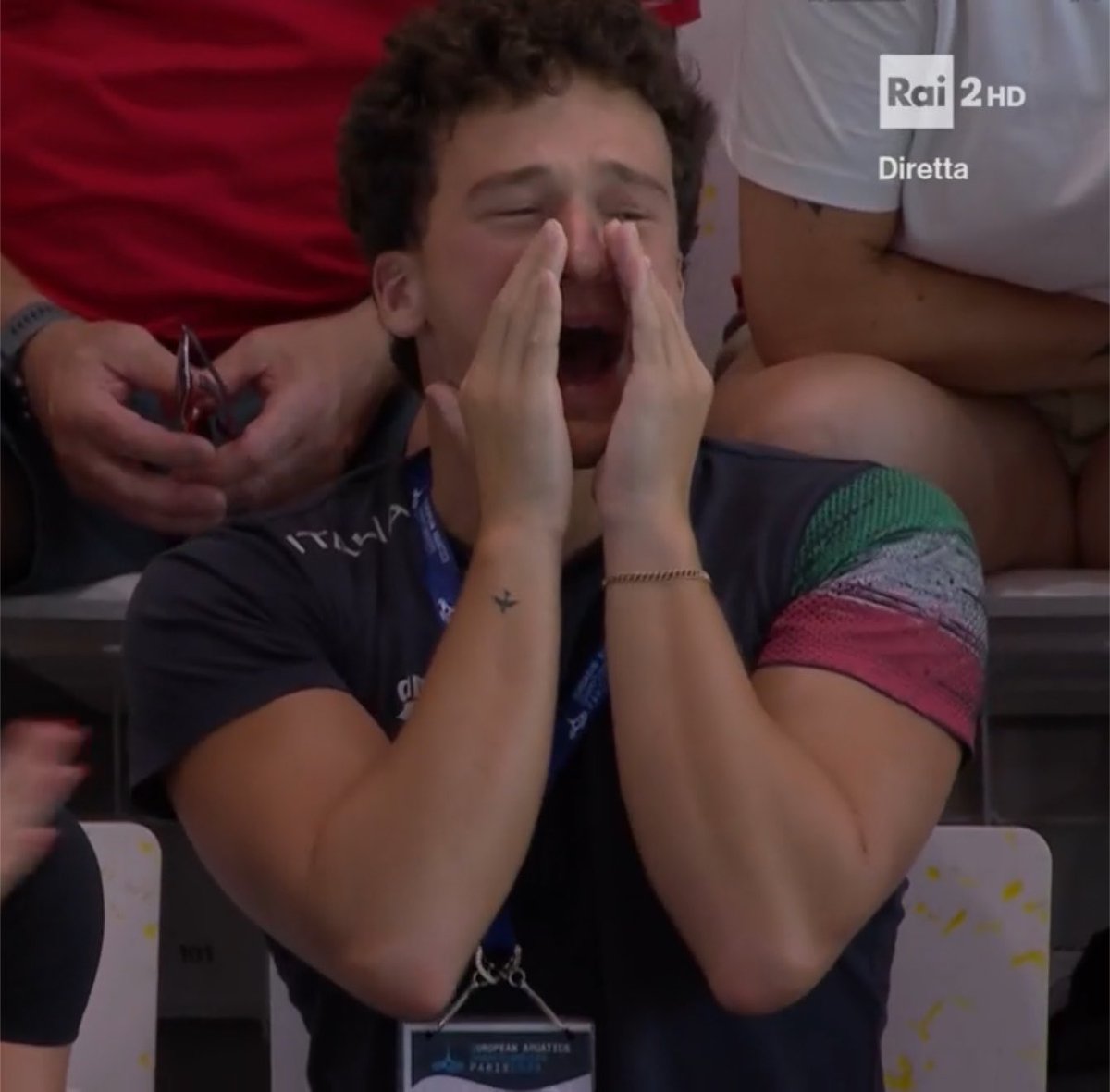 Maghi_98's tweet photo. Matteo Santoro il cucciolo più supportive di tutti😭😭😭#paris2026 https://t.co/dBJ3mIFaaU