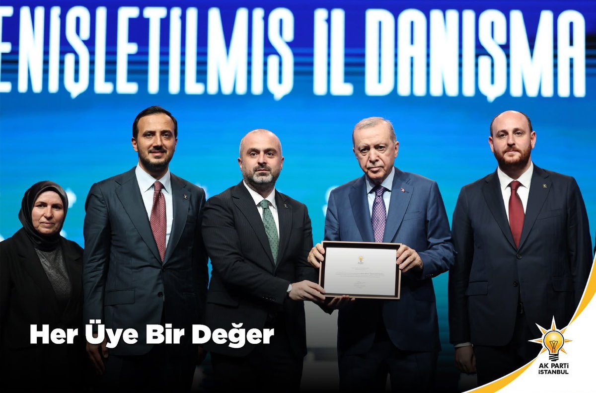FatihKaraismail's tweet photo. “Her Üye Bir Değer” anlayışıyla çıktığımız bu yolda, teşkilatımızın gayreti ve dava arkadaşlarımızın özverisiyle 2025 yılı üye çalışmalarında İstanbul 4’üncüsü olmanın gururunu yaşıyoruz.

Bu anlamlı başarı dolayısıyla Cumhurbaşkanımız ve Genel Başkanımız Sayın Recep Tayyip Erdoğan’ın takdir ve tebrik belgesine layık görülmek bizler için büyük bir onurdur.

Bu başarıda emeği bulunan tüm teşkilat mensuplarımıza gönülden teşekkür ediyor, aynı azim ve kararlılıkla çalışmaya devam ediyoruz.