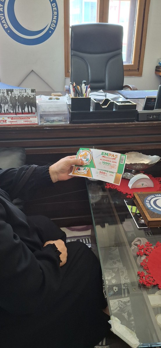 maviaydernegii's tweet photo. Takibindeki İhtiyaç Sahibi Yetim Öksüz Yaşlı İşsiz Ailelerimize Yüreği Güzel Tamer ÇOBAN Abimizin Selamlarını İletip 2026 Yılı Tamer ÇOBAN Ağustos Ayı AylıkAlışveriş Çeklerini Takibimizdeki İhtiyaç Sahibi  Ailelerimize TeslimEdip Hayırseverimiz Tamer ÇOBAN Dua İstedik.@Raydin33 https://t.co/FKEMDKOe0O