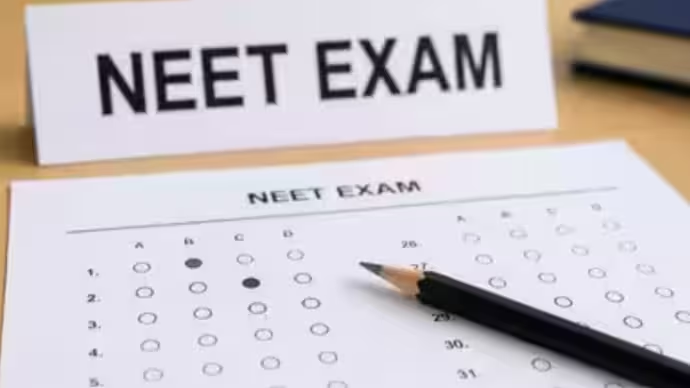 IndiaToday's tweet photo. NEET paper leak case: 3 accused seek polygraph, brain mapping tests
Read more:
https://t.co/kSUgtJnTeV
#NEETPaperLeak #CBI #DelhiCourt #PolygraphTest https://t.co/LjXfvAavog