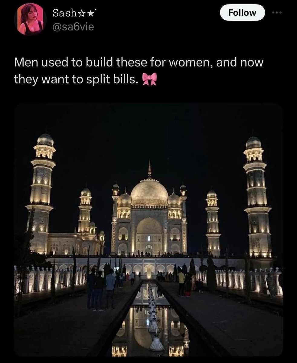 Abhishekkkk10's tweet photo. Woman for whom this monument was built delivered 14 childrens and then died in her last delivery . How many women of this era will do this ? https://t.co/rBDzZnvRYK