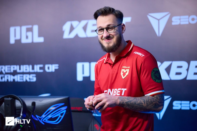 GarmourCS's tweet photo. benched himself just to collect every teams jersey like they're infinity stones https://t.co/6dcAtytdjj