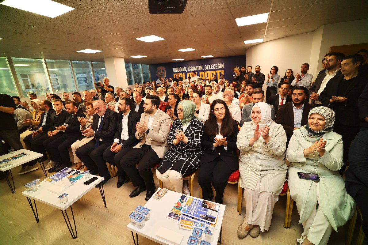 abdullahozdemir's tweet photo. 📍Tuzla

AK Parti Tuzla İlçe Başkanlığımızı ve Tuzla Belediye Başkanlığımızı ziyaret ederek İlçe Başkanımız Şeref Çolak ve Belediye Başkanımız Eren Ali Bingöl ile bir araya geldik. 

İlçemize yönelik yürüttüğümüz çalışmaları, devam eden projeleri ve önümüzdeki döneme ilişkin hedeflerimizi değerlendirdik.

Tuzla’mız için üretmeye, hemşehrilerimizin huzuru, refahı ve geleceği için birlik ve beraberlik içerisinde çalışmaya kararlılıkla devam edeceğiz.

@serefcolak @erenalibingol