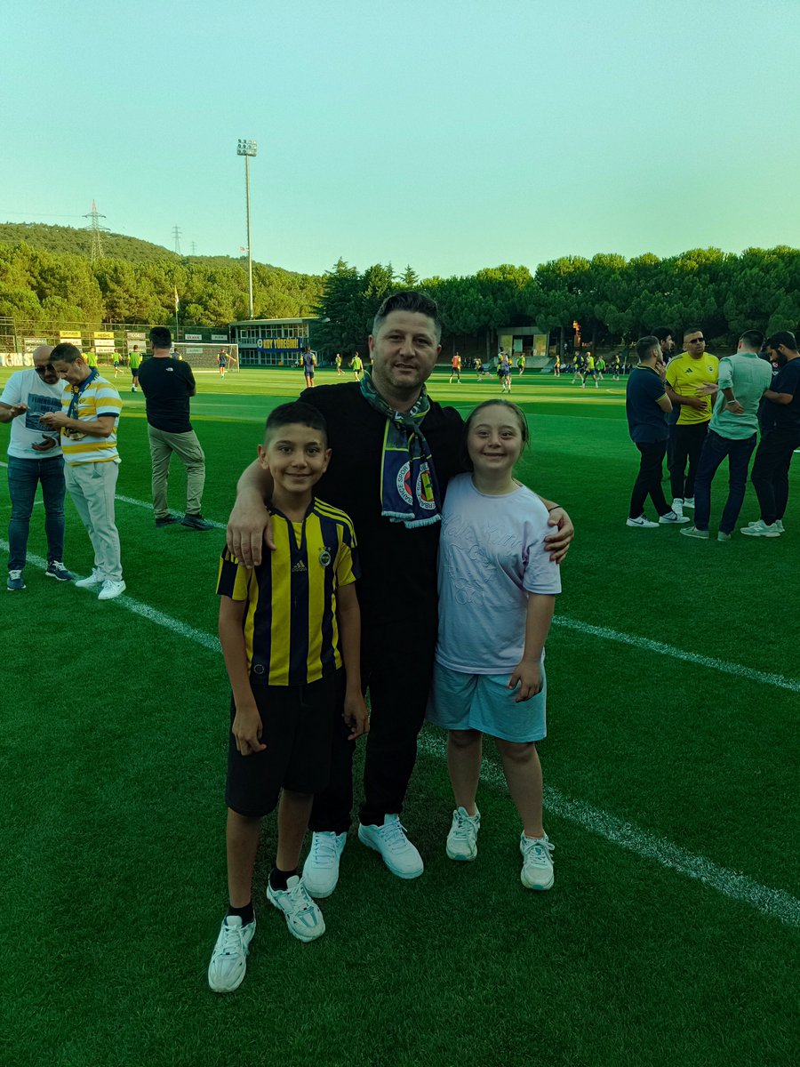 ALEXENGINMESSI's tweet photo. Fenerbahçe Can Bartu tesisleri antreman 🫶 https://t.co/tHd3mzizr0