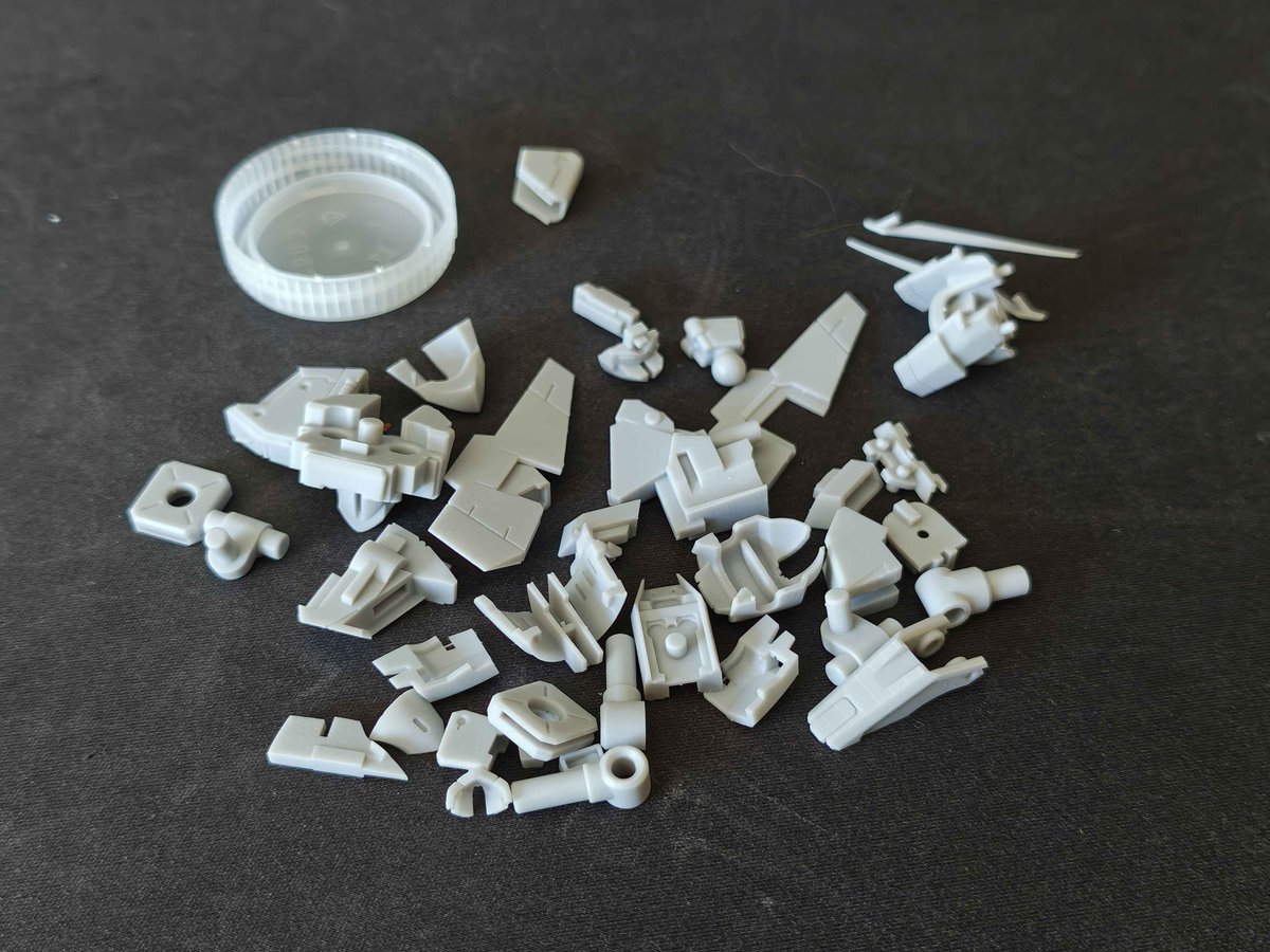 PiperMakes's tweet photo. I plan to scale the 1/100 down to 1/144, so to get an idea of where that sits, I just scaled the 1/100 down. I didn't expect *any of this* to print, and yet.
#AOZ #TR6 https://t.co/g0jnvIrWBO