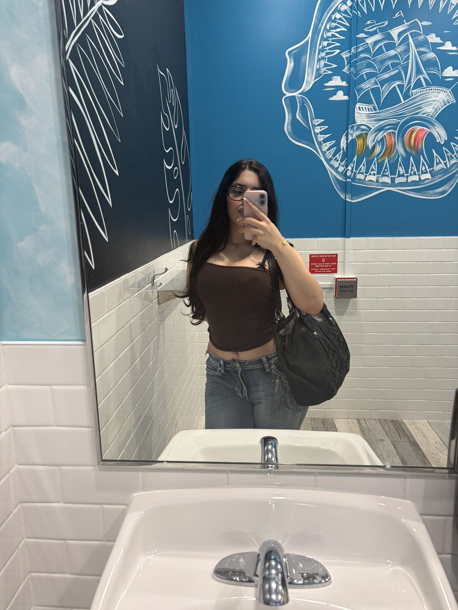 hotsierra20's tweet photo. Goodmorning lurkers 

Turning 20 tomorrow ;) 
I wanna see some birthday contributions on throne!

Findom Findumb financial domination mommy 19 year old collage girl bratty mommy drain drained finsub https://t.co/yH1wHP3b3n