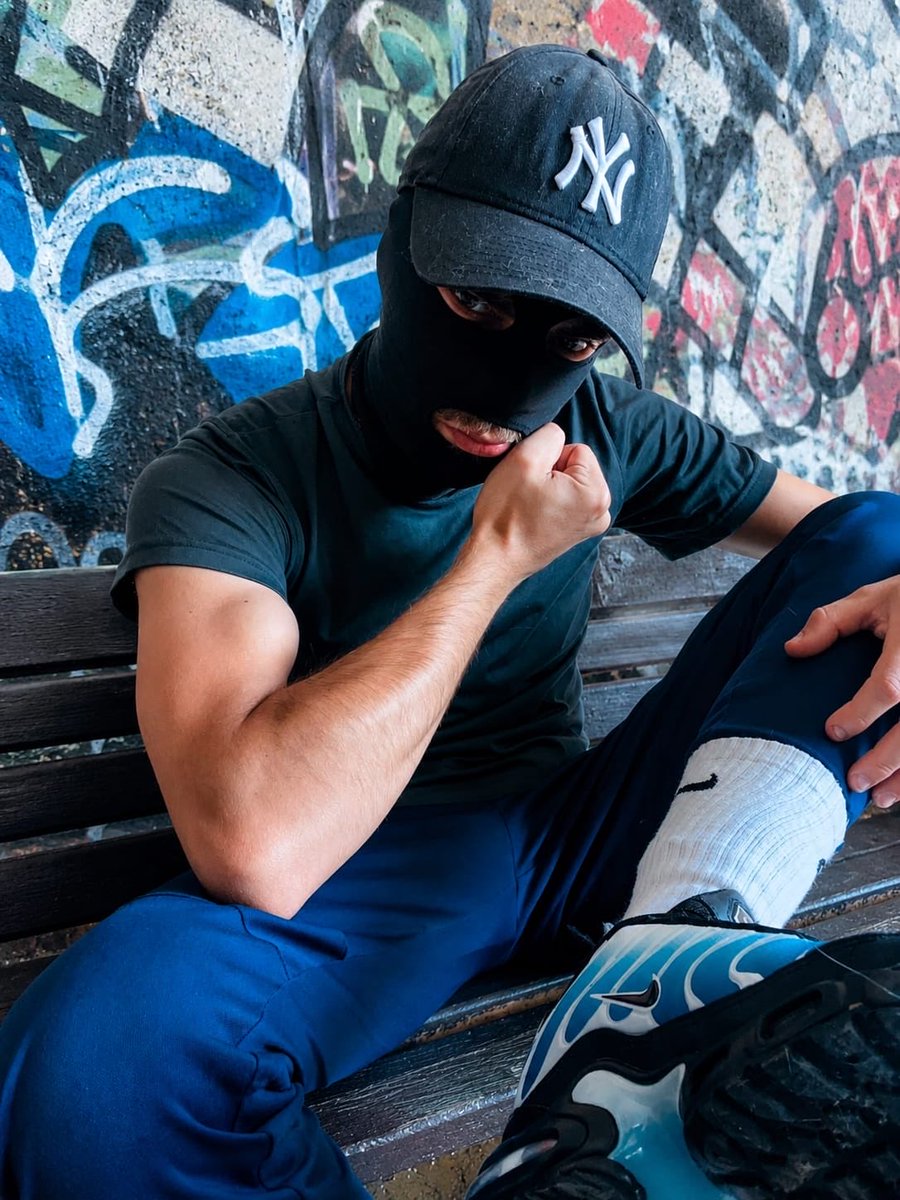 kiffeur_'s tweet photo. Certains fantasmes commencent par un simple regard. 🔥 

#kiffeur #chándal #sportwear #tn #spanishboy🇪🇸 https://t.co/qc2ElVCIOY