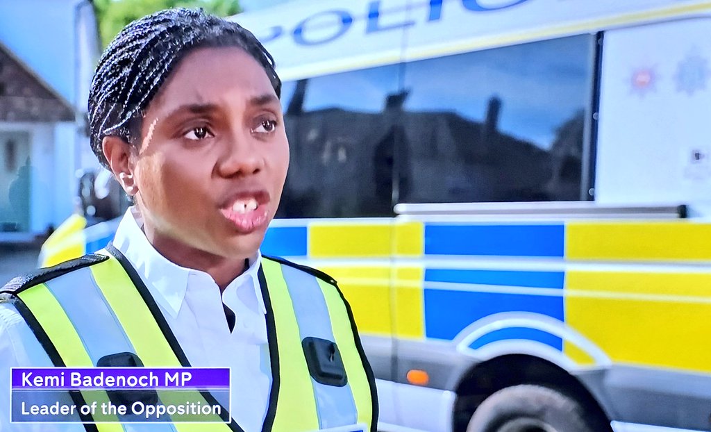 TStandfield1789's tweet photo. This woman is an absolute disgrace to UK politics.
So early prisoner release is the government's fault.
Nothing to do with the Tory Party closing 23 prisons, cutting 12,500 prison places, bringing the criminal justice system to the brink of collapse.
@KemiBadenoch @Conservatives https://t.co/J5AYFQcuNy