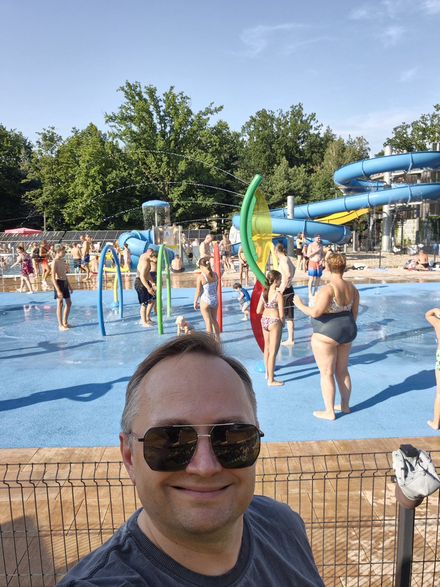 MichalSobczakPL's tweet photo. Słoneczne popołudnie na basenie w Wiśniowej Górze – prawdziwy powrót do czasów dzieciństwa i masa wspomnień! ☀️🏊‍♂️
Wielkie brawa dla władz Gminy Andrespol za tak świetną inwestycję. Obiekt wygląda fantastycznie i rewelacyjnie służy mieszkańcom.👏
#WiśniowaGóra #Andrespol #Basen https://t.co/bSKHPkSDIe