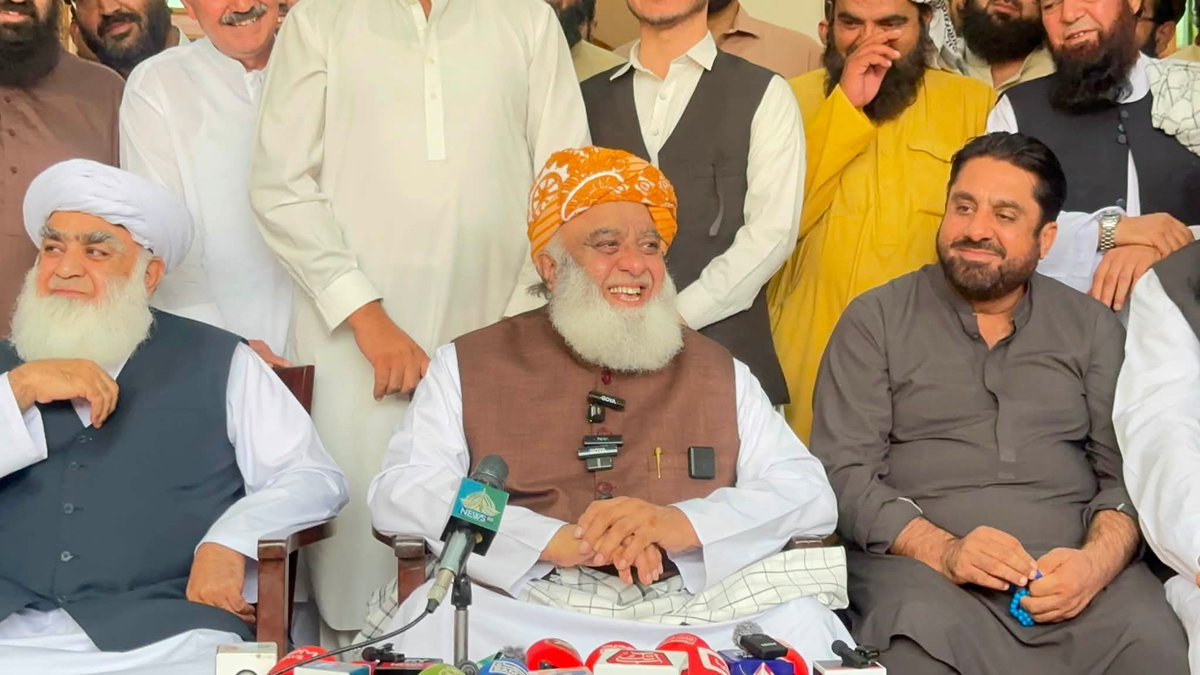 faisalsadique23's tweet photo. چھوٹے لوگوں کو بڑا کہنا پڑا ہے مجھ کو اکثر
ایسی تکلیف کئی بار اٹھائی ہے میں نے
مولانا فضل الرحمن
#MaulanaInQuetta #صوبےنہیں_امن_دو
 #عوامی_قوت_جمعیت #آئین_کےمحافظ_مولانا #نااہل_حکمران_مفلوج_نظام https://t.co/Bd1ngoCEtE
