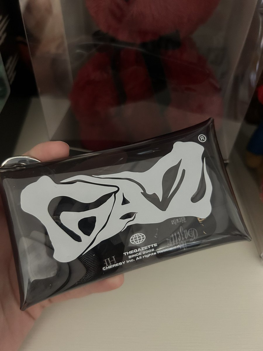 thataheresy's tweet photo. i decided to use it as a guitar pick case🤩 https://t.co/K1VTG1D4Py