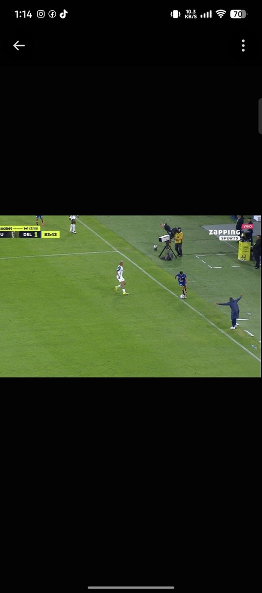 camilin86's tweet photo. Ya de verdad molesta el resentimiento que tienen con @LDU_Oficial . Dicen que la pelota esta en el aire y que toca la línea. Les recuerdo que le dieron este gol a @DelfinSC .Además no le cobraron un penal a Deyverson. https://t.co/0X6Kys6YXY