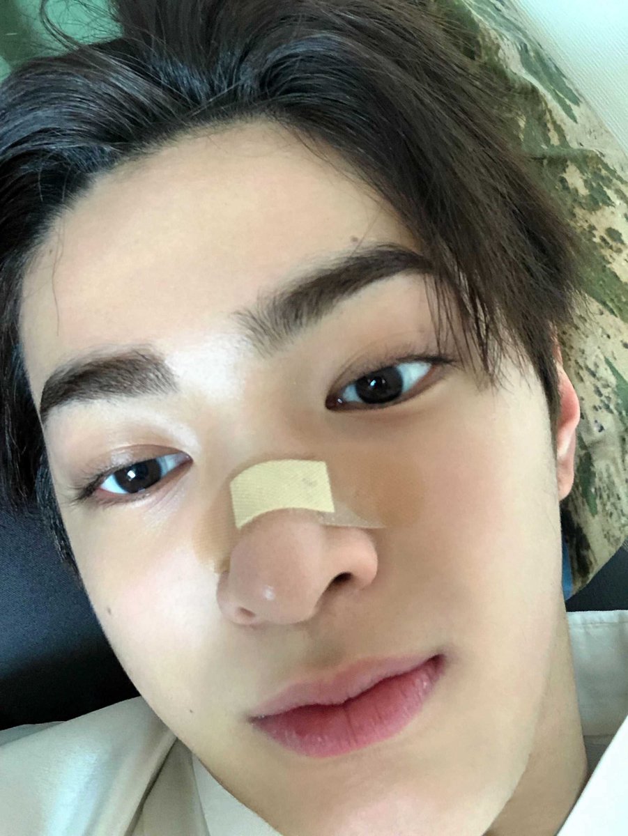 krtsi0_'s tweet photo. 이런 똔가나디 각도 셀카를 조아함. https://t.co/C3507lK2aV