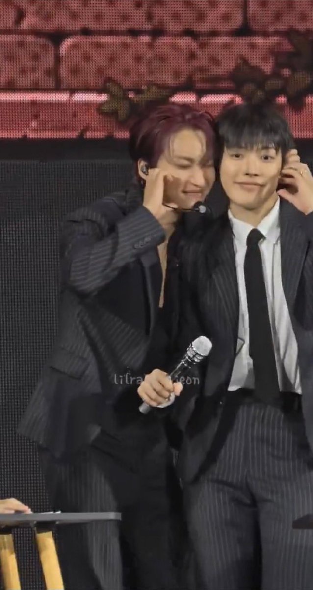 AM2THL1U's tweet photo. the way it’s extremely obvious who’s always ready to be hugged and who needs one minute to process that people can actually touch each other https://t.co/4THG54pVdo