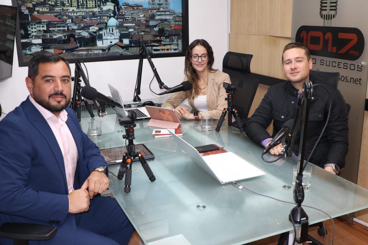 IEPS_Ec's tweet photo. #IEPSEnMedios🎙️ El director general @TJJuanchoD destacó en @radiosucesosec cómo el #IEPS fortalece a la #EPS con 📚capacitación, 🤝 asistencia técnica, cofinanciamiento y espacios de comercialización directa como #PerchaEPS, #CarritoItineranteEPS y la plataforma digital #Ecuayapa https://t.co/ir3LKwtTX8