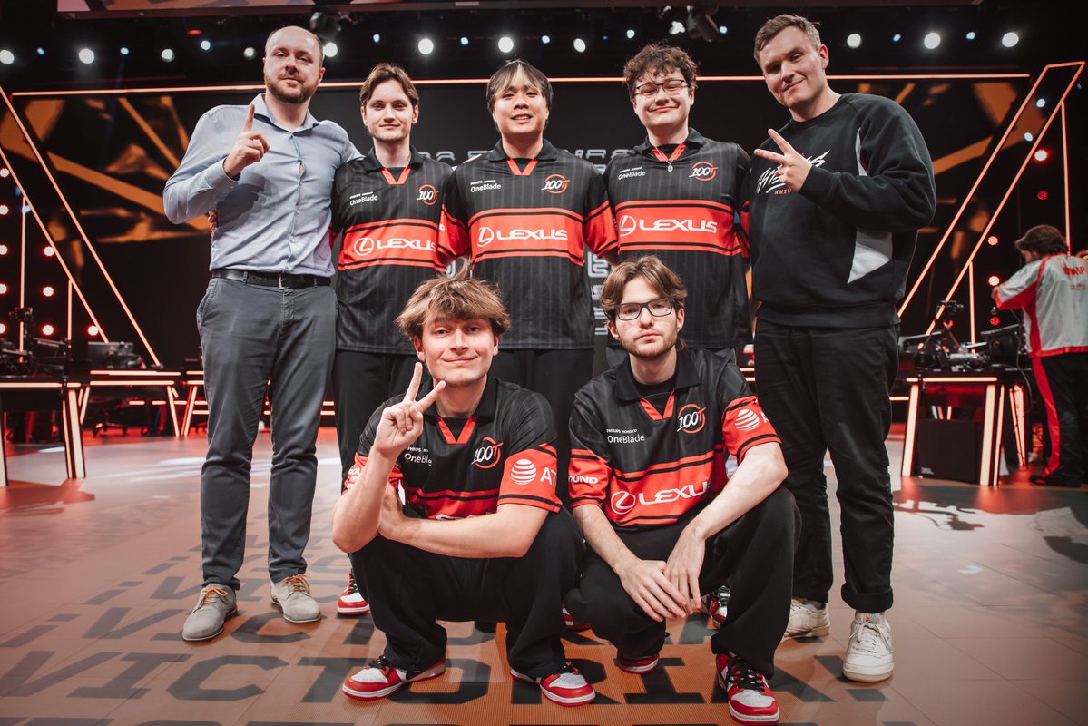 100T_VAL's tweet photo. Foot on the gas. #100T https://t.co/bofIj1i41Y
