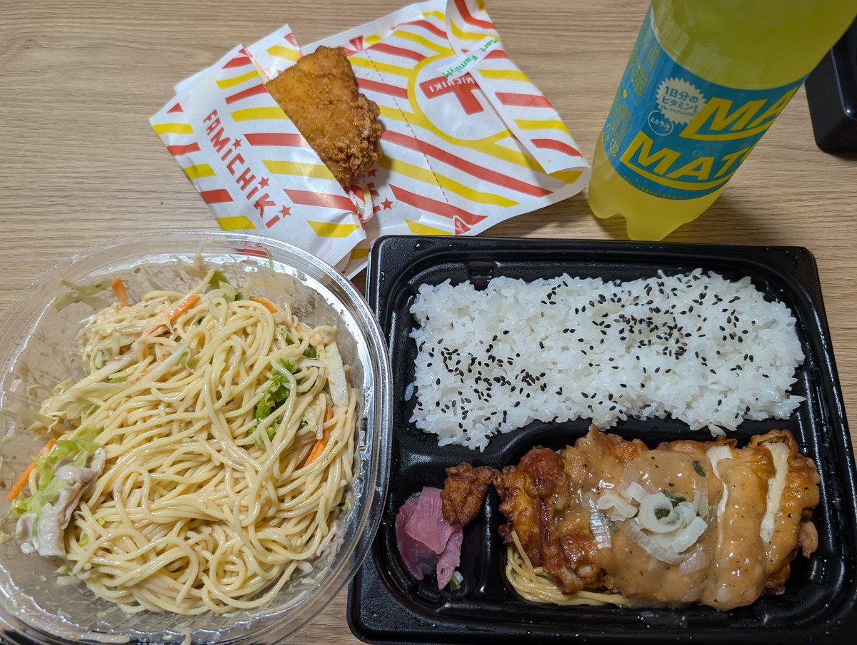 urasetu_13's tweet photo. 始まりました。
遅番後のご飯のお時間です https://t.co/XgBZlddt3H