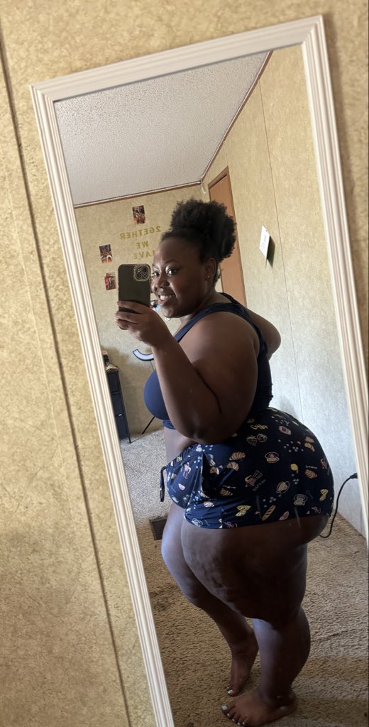 Bbwfinest_1's tweet photo. Introducing myself as YoFavv Bbw🫶🏾
24 y/o👸🏾 5’3” 🧸
#fypシ゚viral #plussize #MSmade https://t.co/qOFam8Cwcm