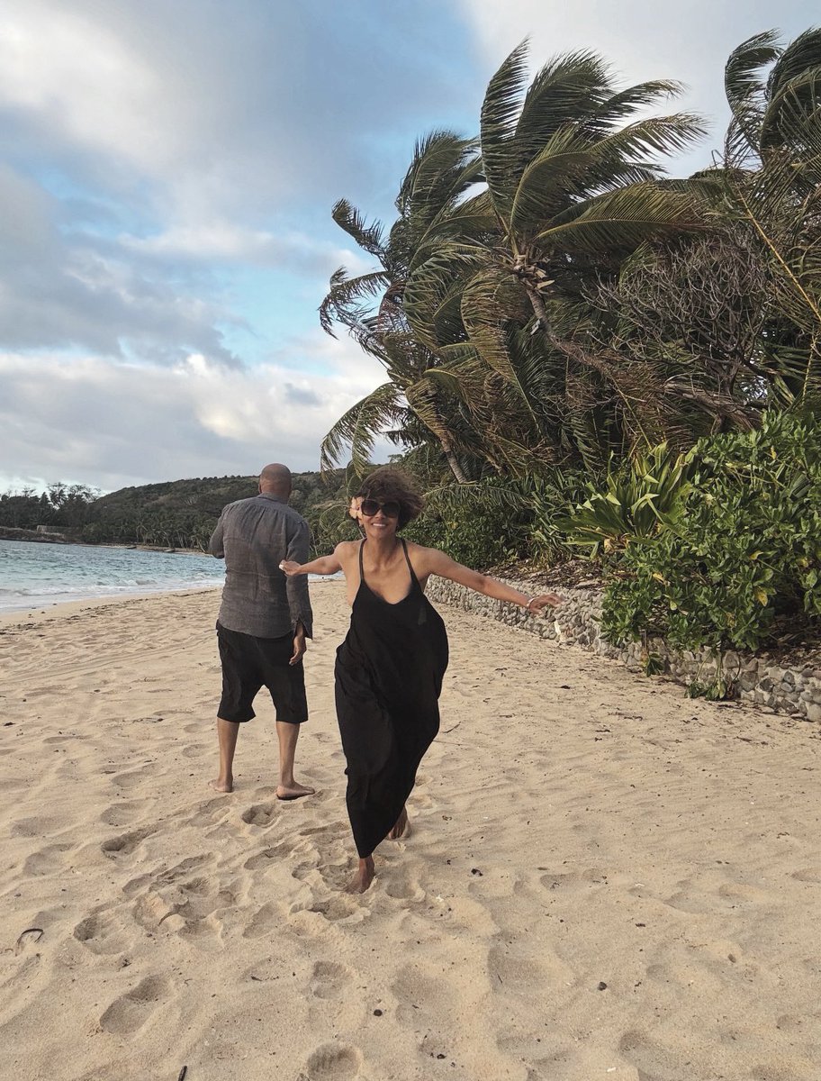 halleberry's tweet photo. let’s fly you somewhere with no service. 🤍 https://t.co/tXzFS0Jzcf