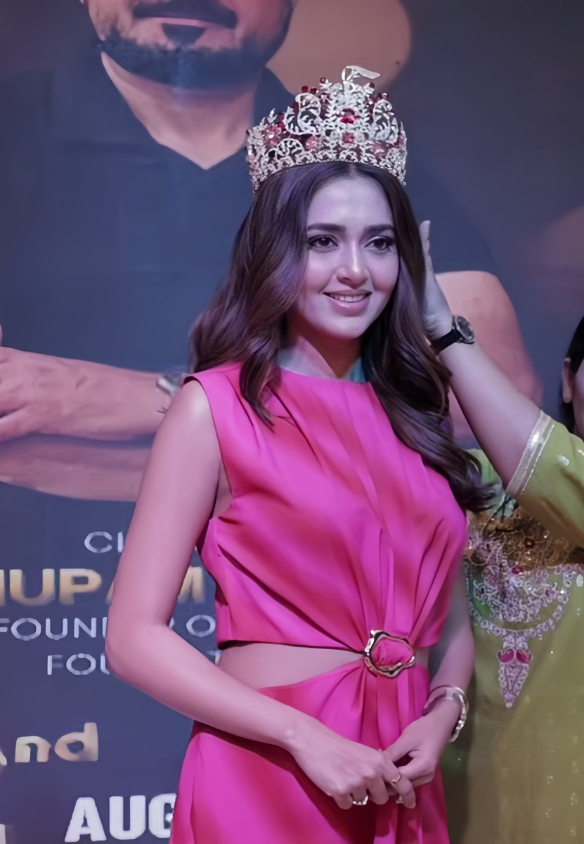 Tejasswi_troop's tweet photo. Queen with her CROWN👑💓

#TejasswiPrakash https://t.co/GhdsV6Fhqo