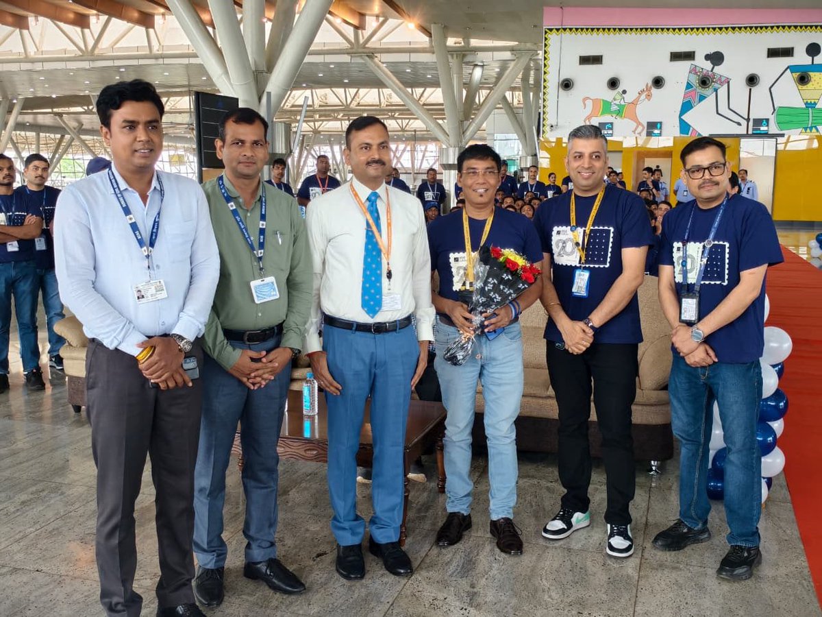 aairprairport's tweet photo. @IndiGo6E @AAI_Official @MoCA_GoI The celebrations brought together AAI, IndiGo, CISF, BCAS and other airport stakeholders while engaging passengers through special commemorative activities, reflecting our shared commitment to safe, seamless and passenger-centric air travel.
#IndiGo20 #RaipurAirport #AAI https://t.co/Ra05JaknJW