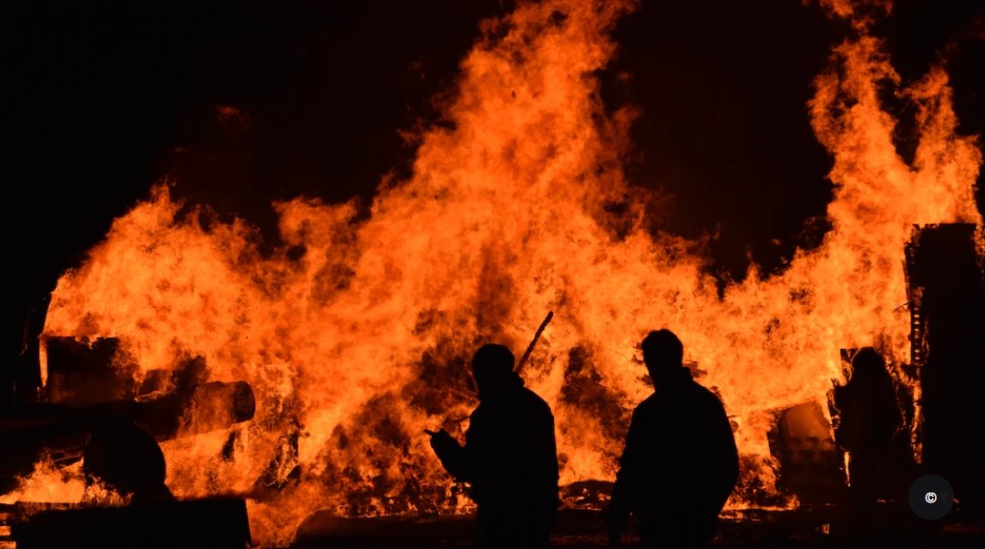 CLOVEKVTISNI's tweet photo. 🌡️ Doufali jsme, že tento článek z roku 2023 už nebudeme muset sdílet jako aktuální. V Česku je ale zase horko a sucho, a bohužel taky hoří. 🔥

Jak požárům z krátkodobého i dlouhodobého hlediska předcházet?

A na kterých místech máme mít oči na stopkách?
 
Přečtěte si článek na našem klimawebu. Za spolupráci děkujeme Miroslavu Havránkovi, který dodal cenné odborné informace.

👉 https://t.co/bxbRrHb9gF