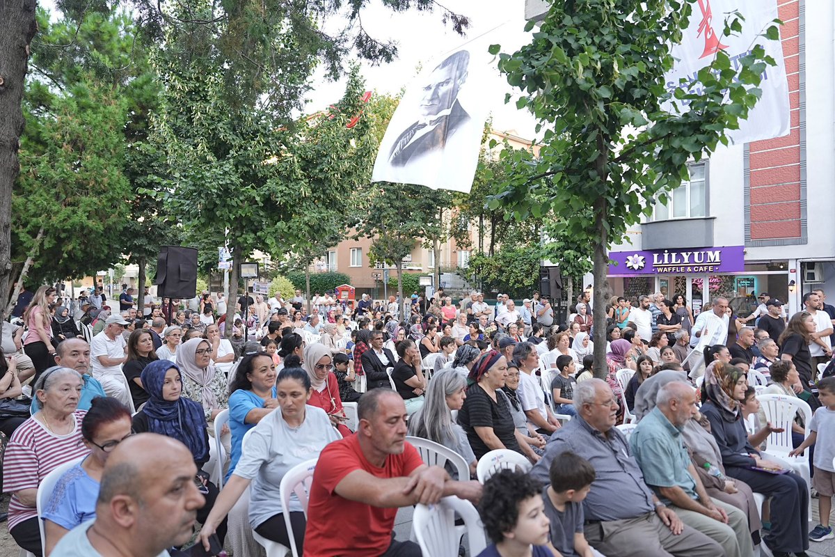 SancaktepeBeltr's tweet photo. Sancaktepe’yi komşularımızla birlikte yönetiyor, her mahallemize kulak veriyoruz.

Belediye Başkanımız Sayın Alper Yeğin, “Mahalle Günleri” kapsamında Meclis Mahallemizin sakinleriyle bir araya geldi.

Katılım gösteren tüm komşularımıza teşekkür ederiz.

#SancaktepeKazanmayaDevamEdiyor