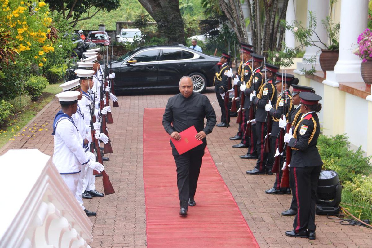avnve's tweet photo. #Gobierno || Embajador de Venezuela entregó cartas credenciales a Patrick Herminie en Seychelles

➡️https://t.co/9Au4qSES15 https://t.co/UK6POwv9oR