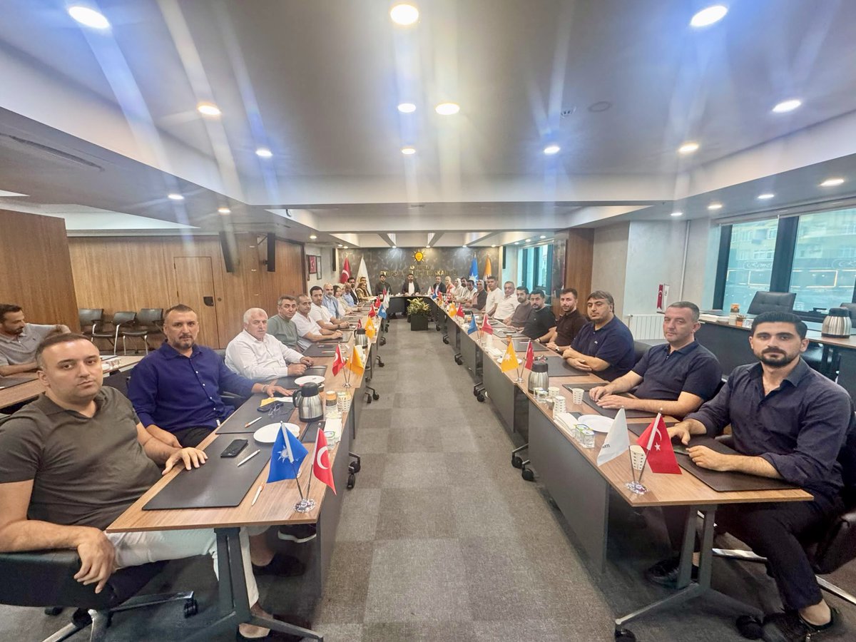 eyupilceakparti's tweet photo. Başkanımız @Muhmmtvanlioglu başkanlığında, İl Koordinatörümüz @h_ibrahimbirer’in katılımıyla Yönetim Kurulu Toplantımızı gerçekleştirdik. 

Birlikte planlıyor, birlikte çalışıyoruz. 
Toplantımızda alınan kararlar hayırlara vesile olsun. 

@abdullahozdemir 
@akpartiistanbul https://t.co/N9MOjYtzdJ