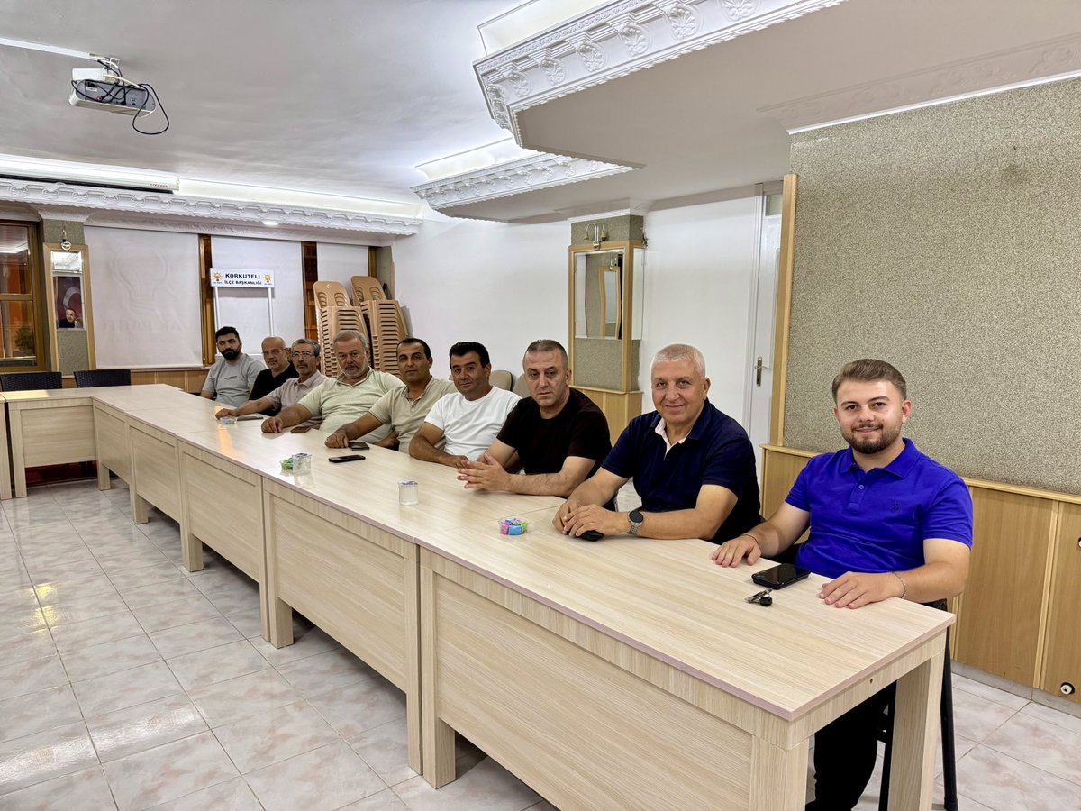 Ak_Korkuteli's tweet photo. İlçe Başkanımız Osman Nuri KÖK’ün Başkanlığında Koordinatörümüz Ali Bayram Doğan’ın Katılımlarıyla Haftalık İlçe Olağan Yönetim Kurulu Toplantımızı Gerçekleştirdik. https://t.co/3lVD8yjKOk