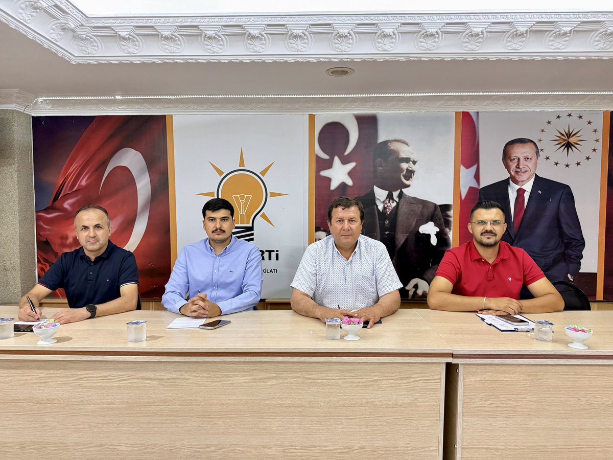 Ak_Korkuteli's tweet photo. İlçe Başkanımız Osman Nuri KÖK’ün Başkanlığında Koordinatörümüz Ali Bayram Doğan’ın Katılımlarıyla Haftalık İlçe Olağan Yönetim Kurulu Toplantımızı Gerçekleştirdik. https://t.co/3lVD8yjKOk